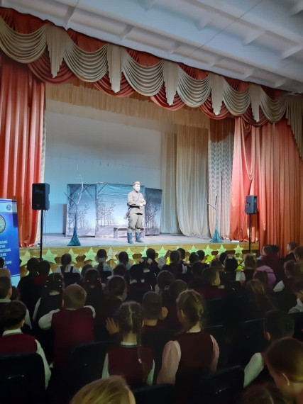 Артисты музыкального театра представили повесть Валентина Катаева «Сын пока».